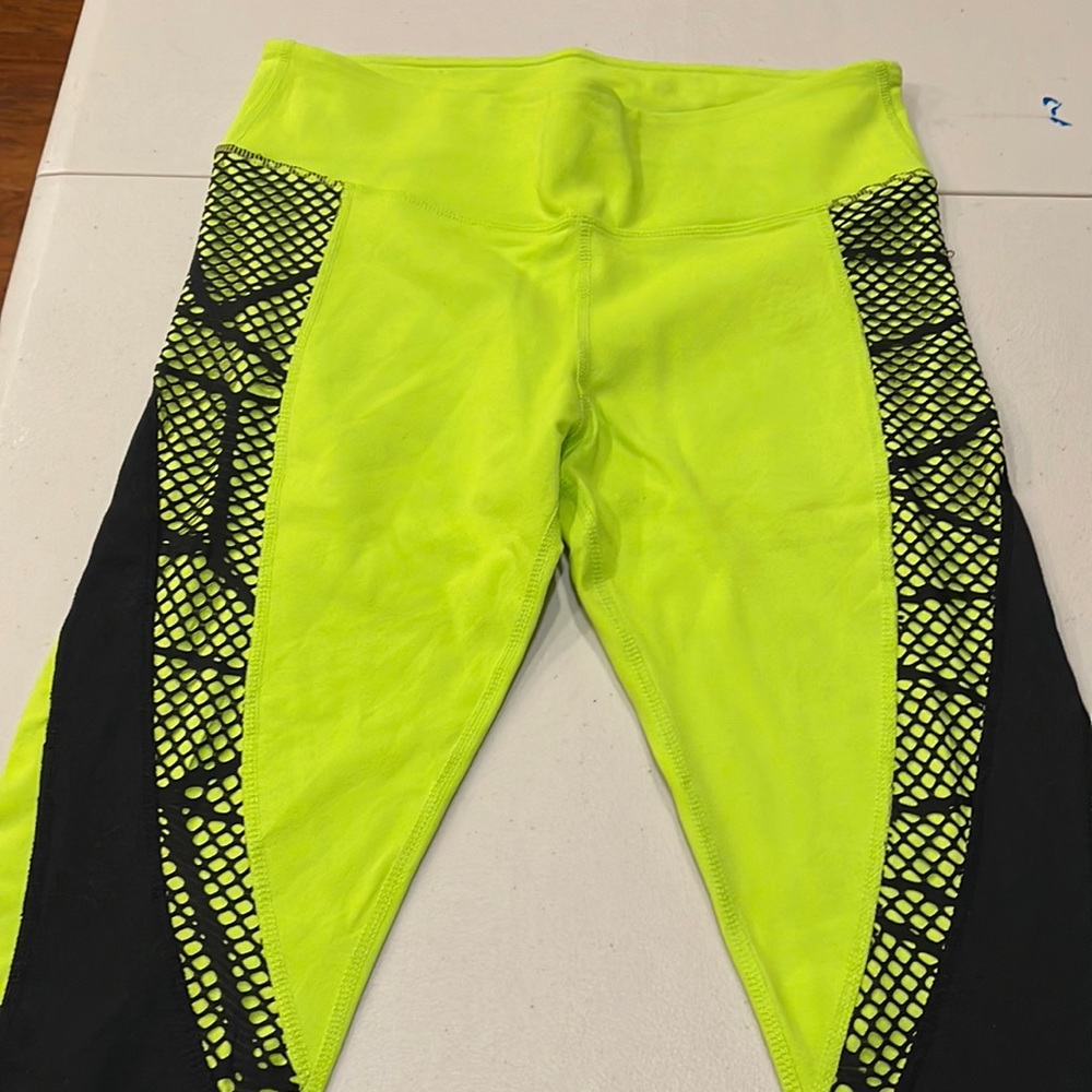 Women’s size Small Fabletics Capri leggings